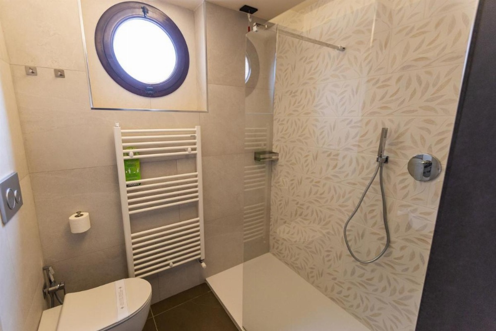 Room image 5