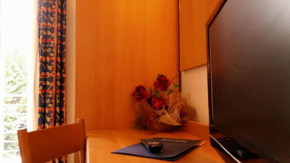 Room image 4